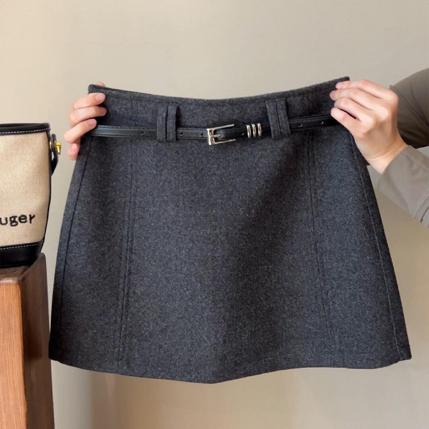 高级感灰色毛呢半身裙女秋冬高腰显瘦a字短裙小个子打底包臀裙子
