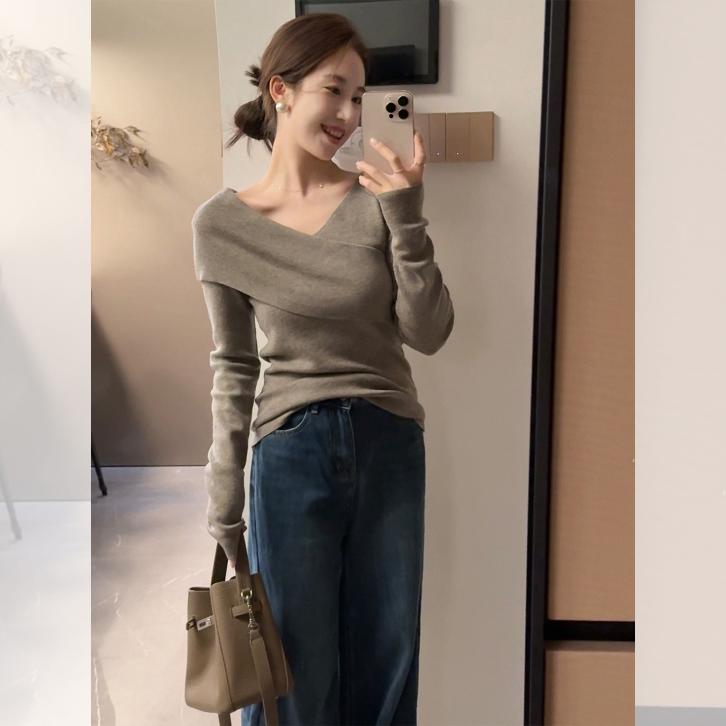 法式灰色交叉V领针织打底衫女秋冬轻奢感毛衣内搭气质小上衣1206r