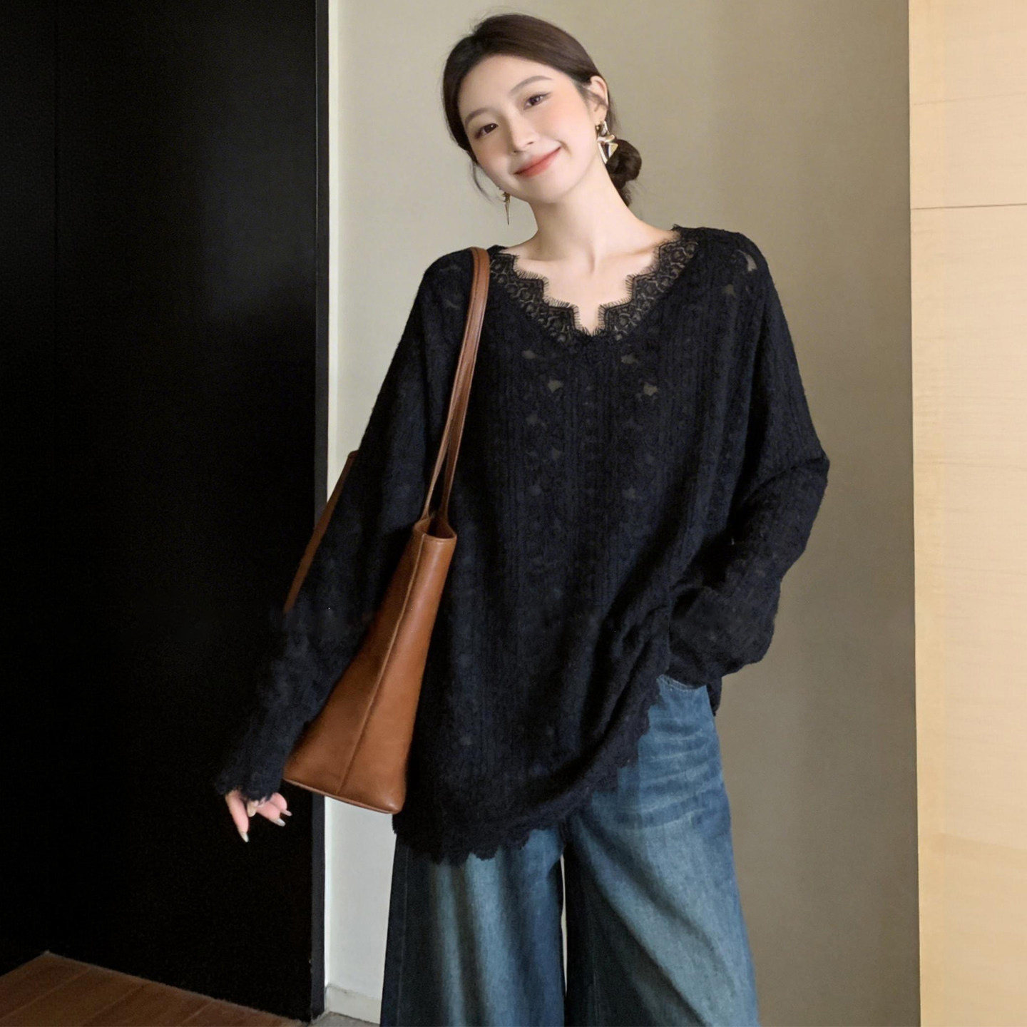 夏季中长款黑色蕾丝V领长袖T恤女2026新款宽松显瘦内搭打底0417z2
