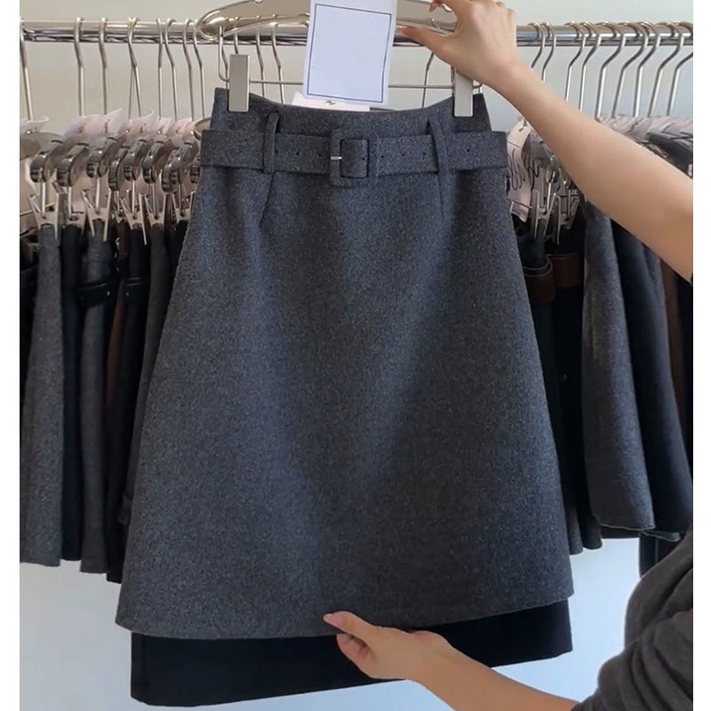 灰色毛呢半身裙女秋冬新款高腰显瘦a字裙气质高级感配靴子中裙子