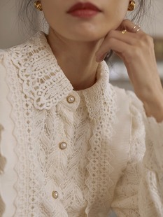 法式宫廷风重工蕾丝衬衫女小香风内搭秋冬气质灯笼袖磨毛加绒衬衣