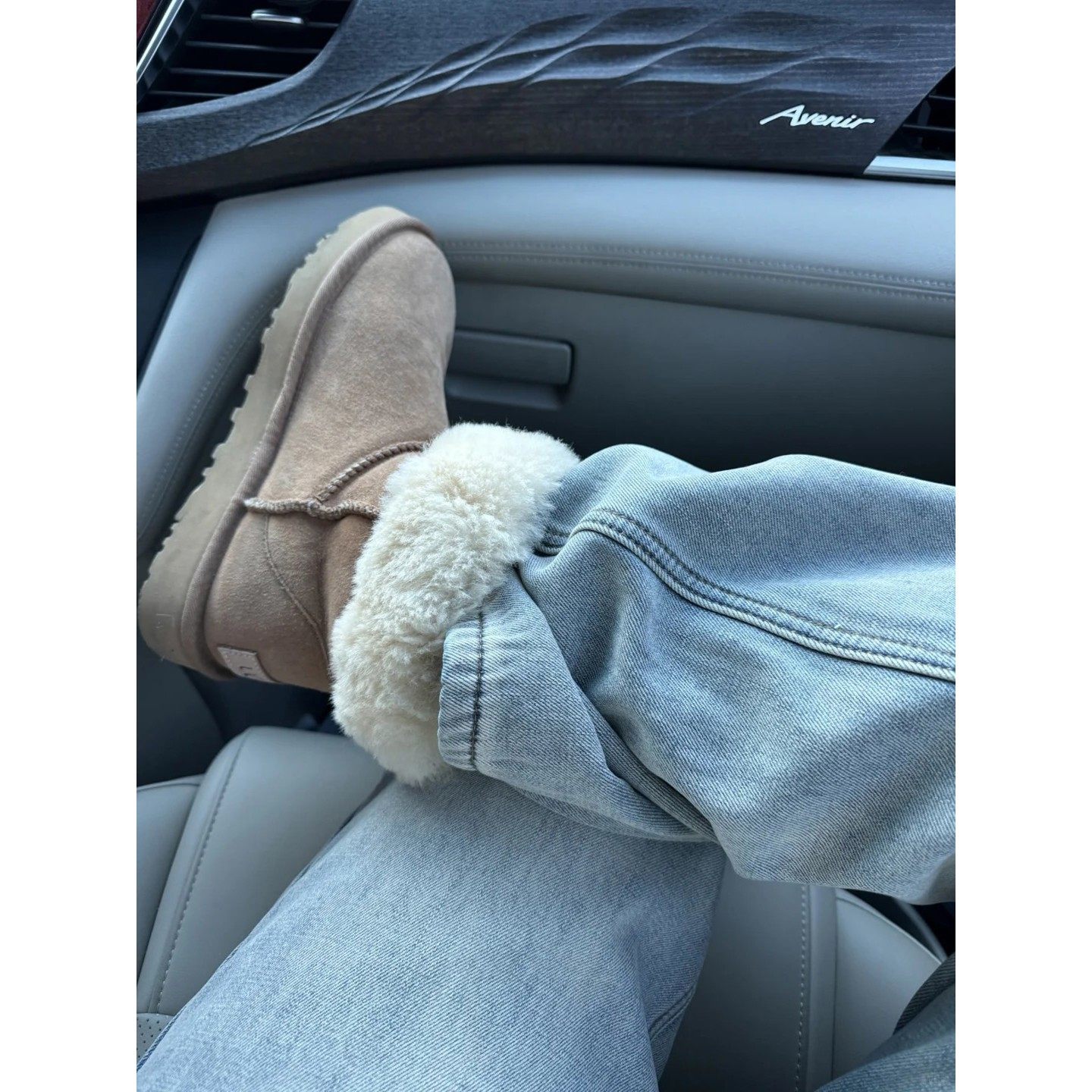 加绒浅色直筒牛仔裤女秋冬加厚长裤高腰梨形身材显瘦窄版阔腿裤