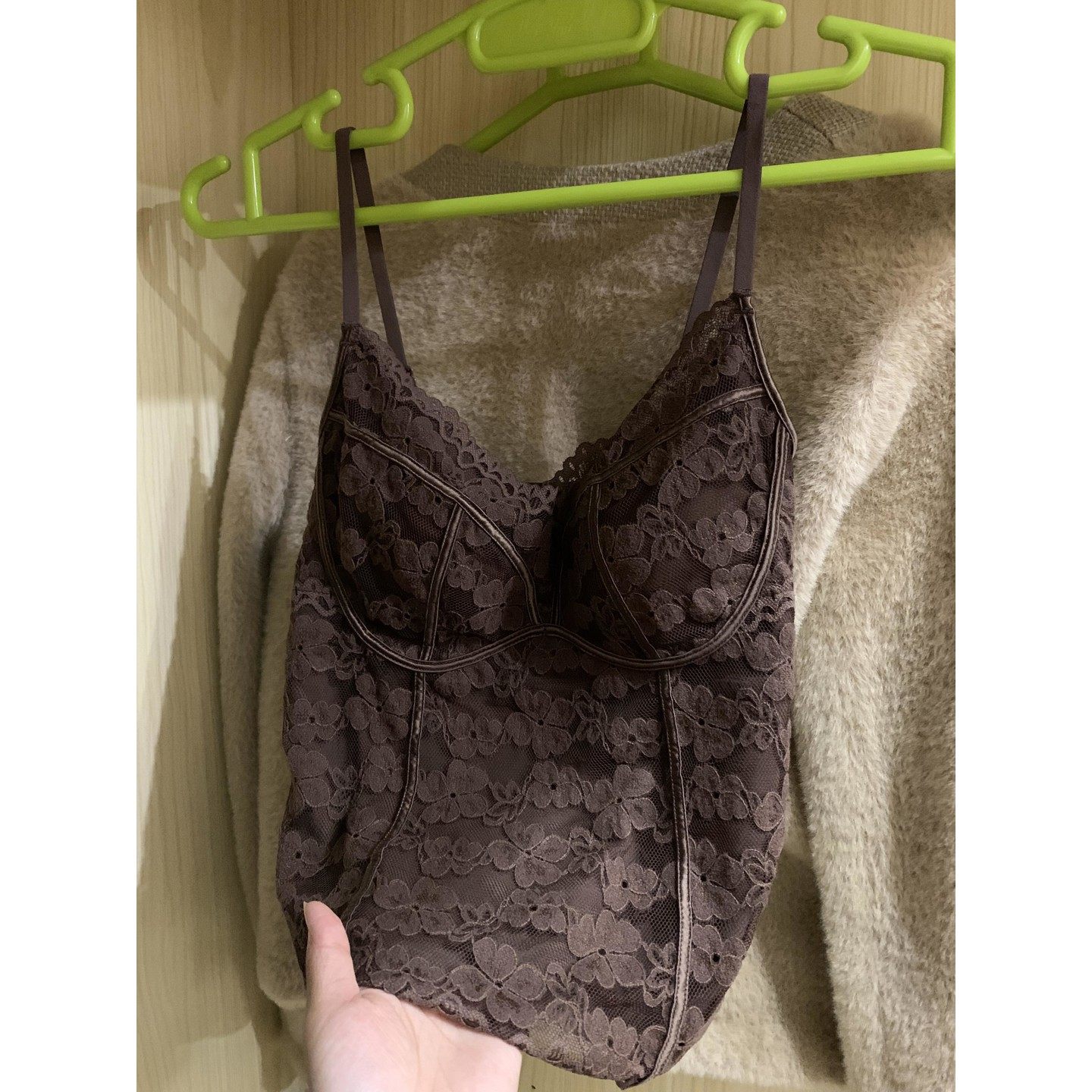 美拉德咖色蕾丝加绒吊带背心女秋冬带胸垫马甲线鱼骨胸衣保暖背心