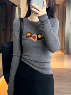 灰色圆领长袖针织衫女秋冬爆款修身印花毛衣高级感内搭打底衫上衣