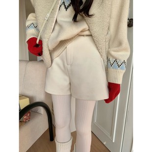 白色毛呢短裤女秋冬新款加厚配靴子a字外穿靴裤高腰阔腿西装裤