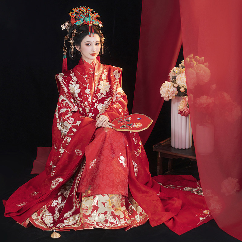 钟灵记凤鸾台:拖尾大袖汉服绣花女婚服马面裙立领斜襟霞帔2023属于什么档次？