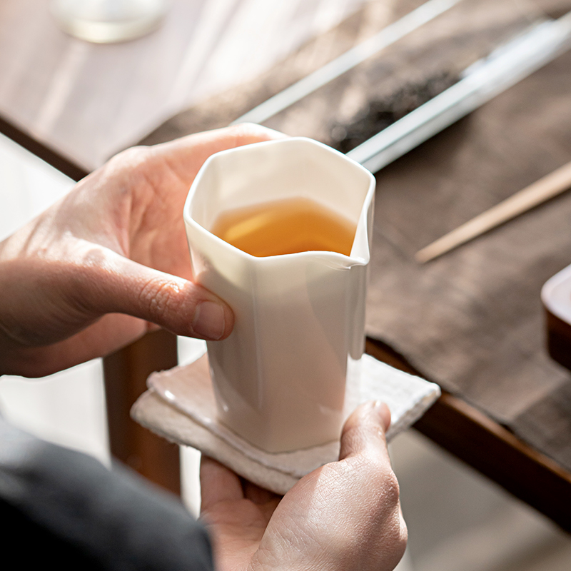 杏白瓷六角公道杯陶瓷分茶器家用功夫茶具配件匀杯倒茶杯茶道配件-封面