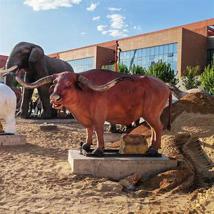 仿真牛大型动物摆件商场步行街装 饰设施可动发声 饰品游乐园景点装