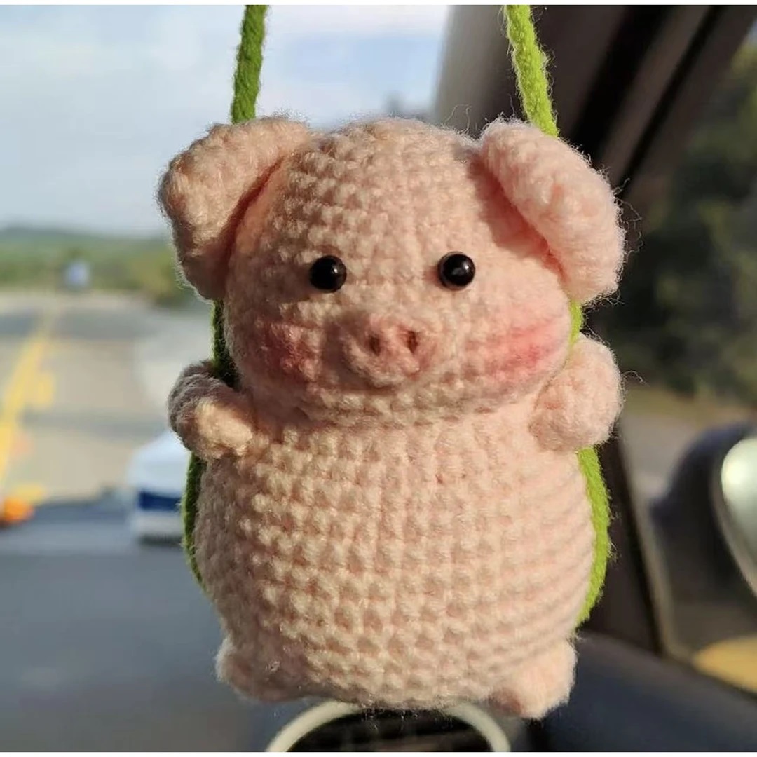 钥匙扣毛线荡秋千汽车钩针小猪钩针材料手工编织可爱包挂件diy