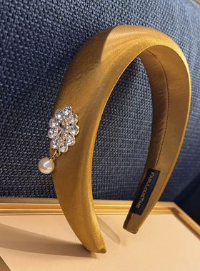 FABULOUS TIME 微光缎面黄色发箍珍珠吊坠镶钻压发头箍白富美气质