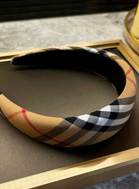 杨杨babytime 有钱风 英伦卡其棕格纹布艺宽边发箍高颅顶复古压发