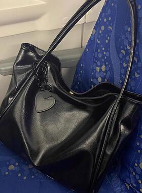 MK&DK 黑色爱心包包女士2024新款秋冬单肩斜挎包软皮大容量托特包