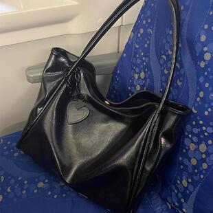 MK&DK 黑色爱心包包女士2024新款秋冬单肩斜挎包软皮大容量托特包