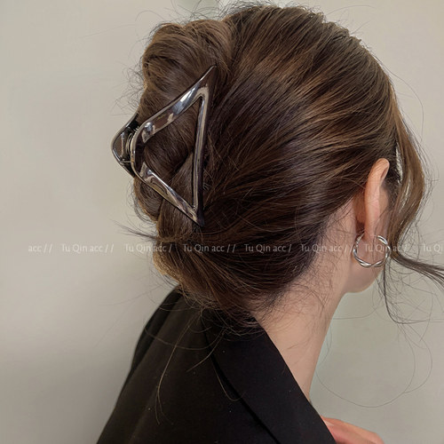 简约小众设计金属发夹女后脑勺