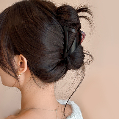 高级感韩系美拉德抓夹女2024新款