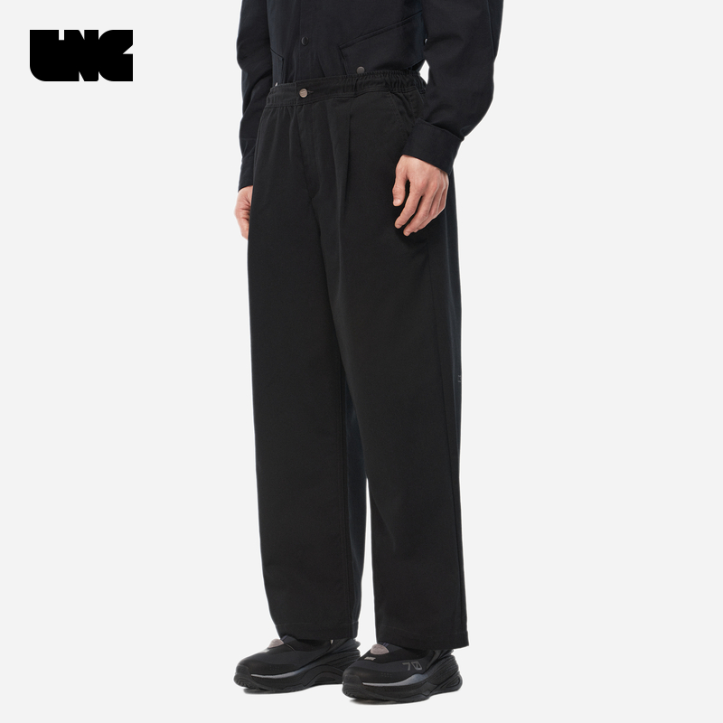 潮流宽松廓形，黑色百搭，后腿LOGO印花