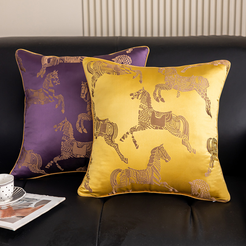 现代轻奢风抱枕套沙发靠垫高级感金色骏马时尚北欧靠垫靠背腰枕