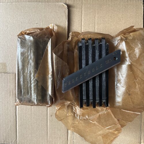 美工刀片100片装通用18mm宽度合金钢黑刀片 防锈油纸包装