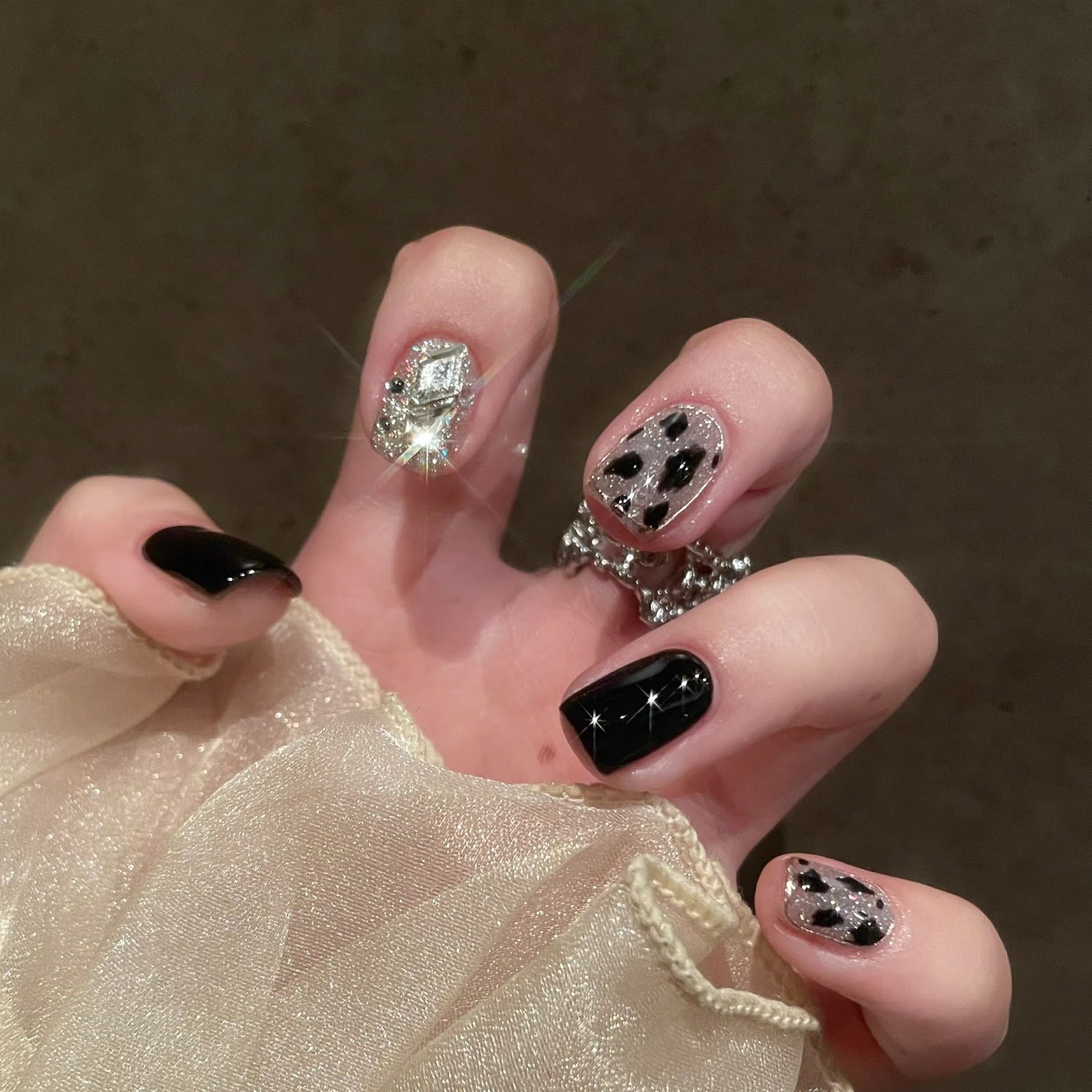 新春新款显白气质款黑色豹纹甜酷辣妹爆闪短款可拆卸穿戴甲美甲片