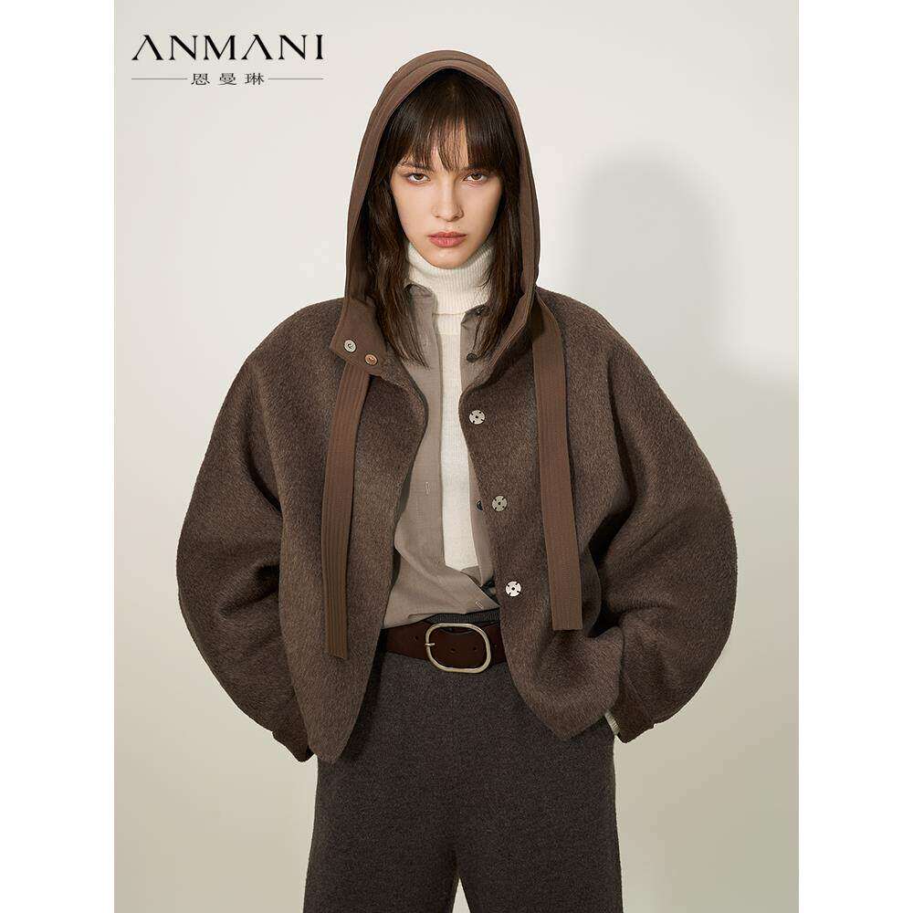 ANNMEL恩曼琳25冬季新款桑蚕丝骆驼绒连帽拼接短毛呢外套ERA7D07B