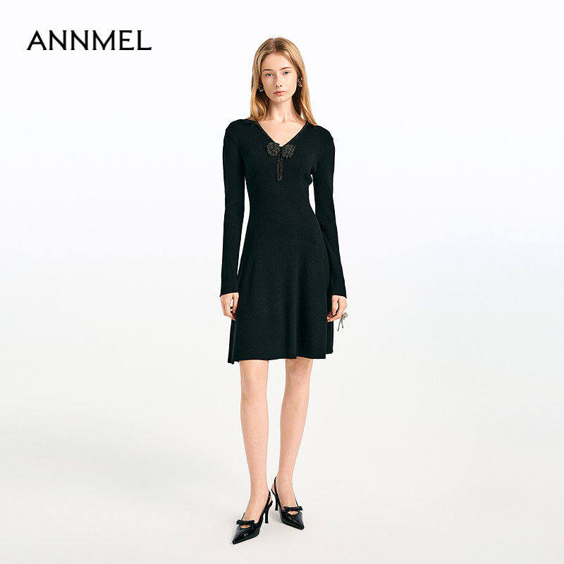 ANNMEL恩曼琳26秋季新款修身坑条V领针织小黑裙连衣裙ESA5Z01A