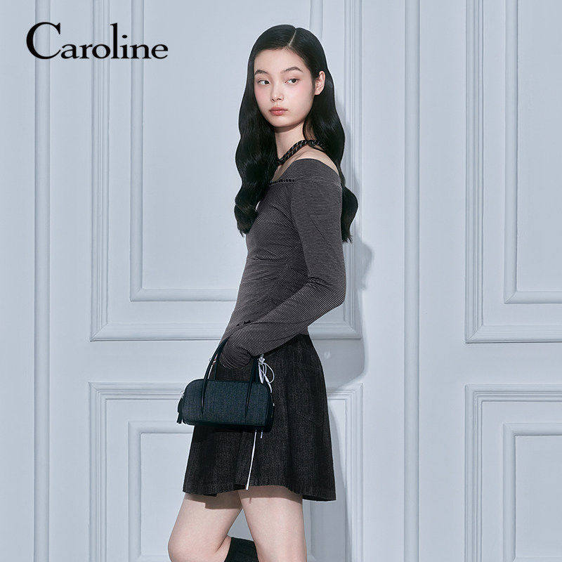 Caroline卡洛琳2026春季新款时尚条纹一字领收褶修身T恤ESC1T01C