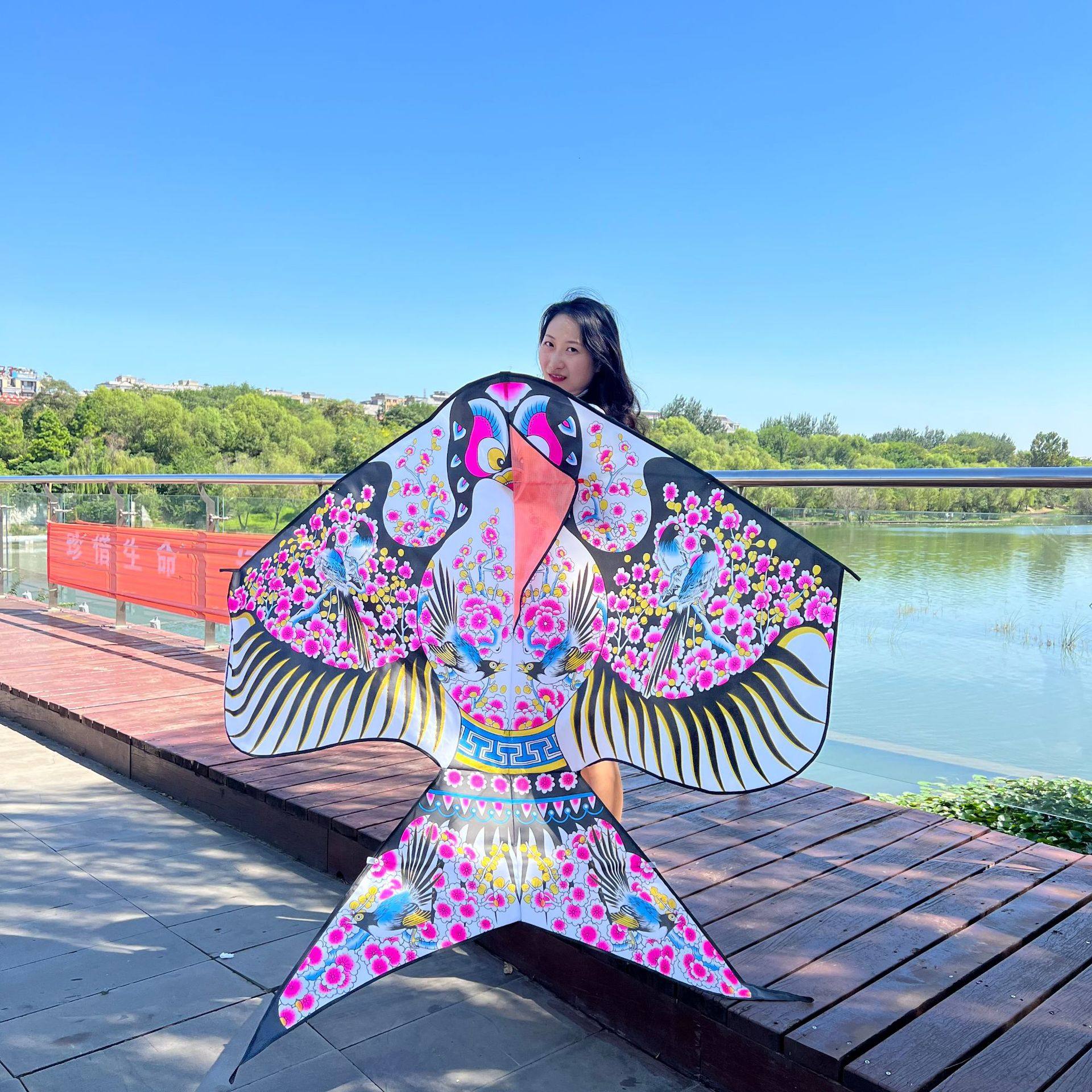 2023年新款潍坊沙燕风筝 传统燕子风筝烫金梅花沙燕风筝 脸谱风筝