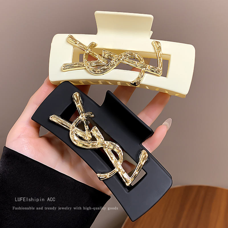 黑色字母抓夹女2024新款感发夹后脑勺发量多盘发鲨鱼夹子头饰