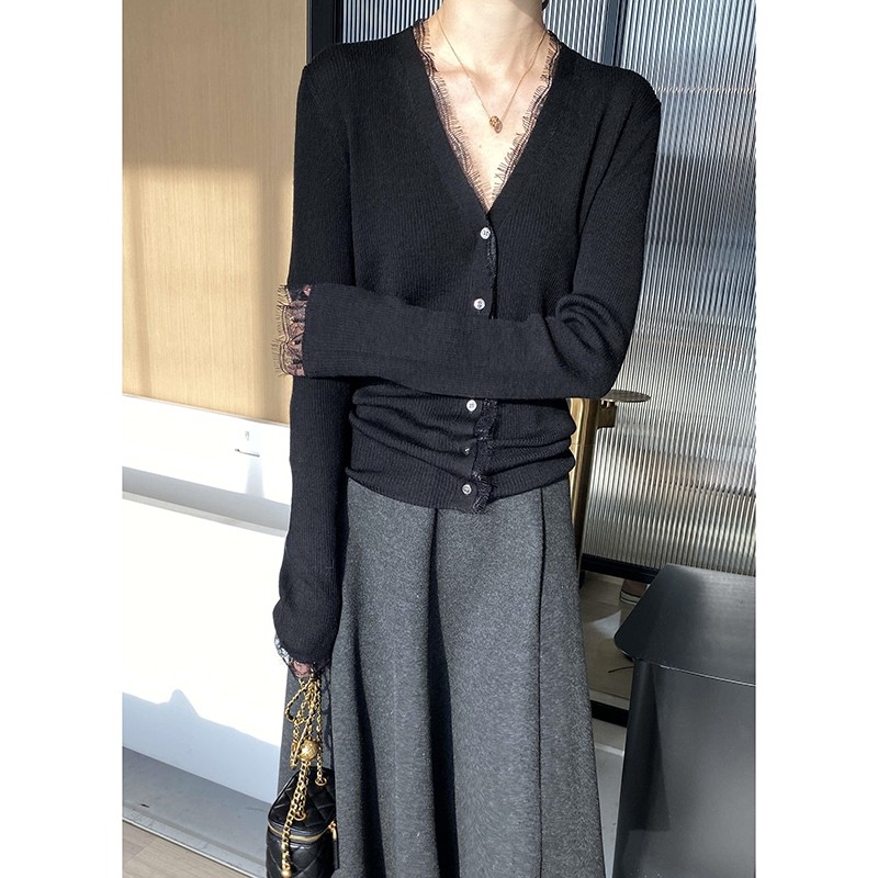 黑色深v领针织开衫2022早春新款修身内搭打底衫设计感蕾丝毛衣