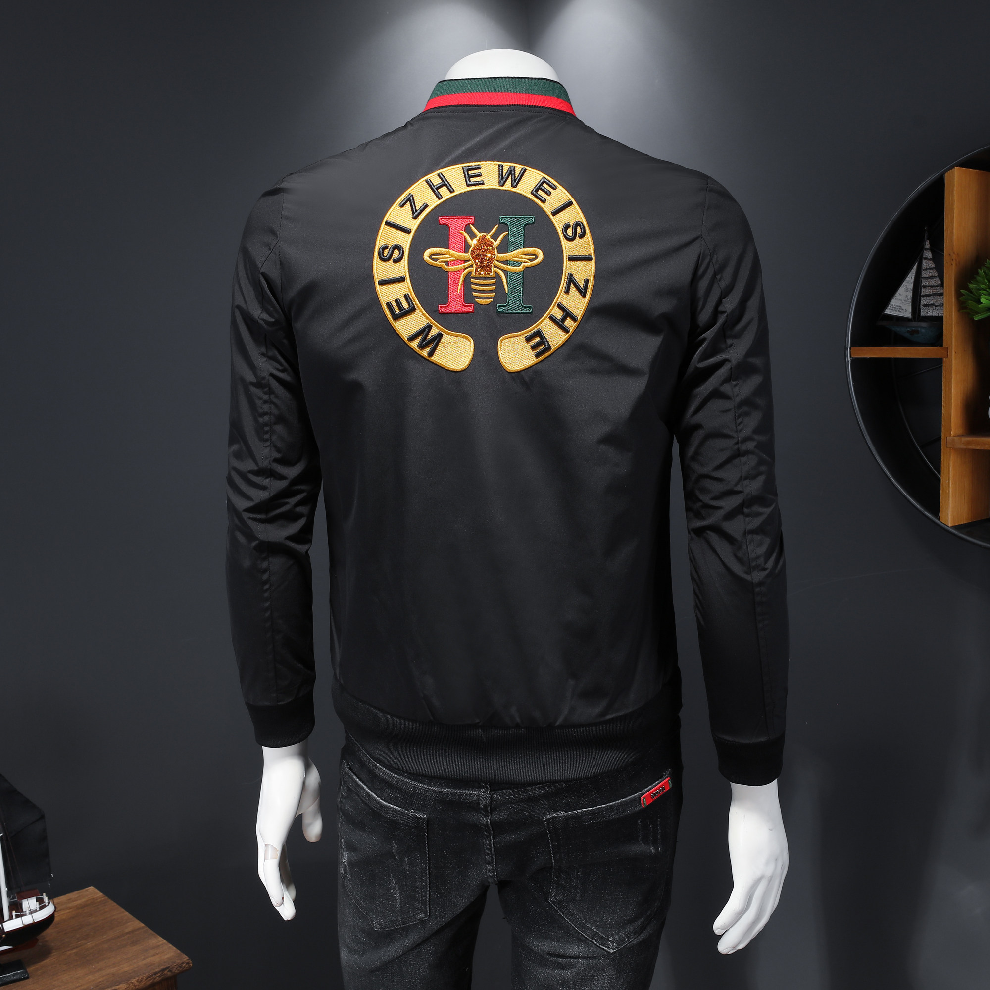 D215-21011-P145  欧洲站2022秋季新品潮流刺绣男外套夹克图片
