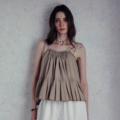 棉麻穿孔抽褶荷叶边小吊带上衣