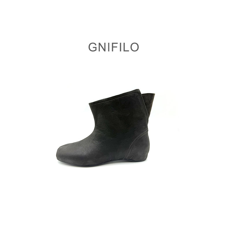 GNIFILO简约风黑色真皮分趾靴女夏季平底圆头瘦瘦靴百搭短靴
