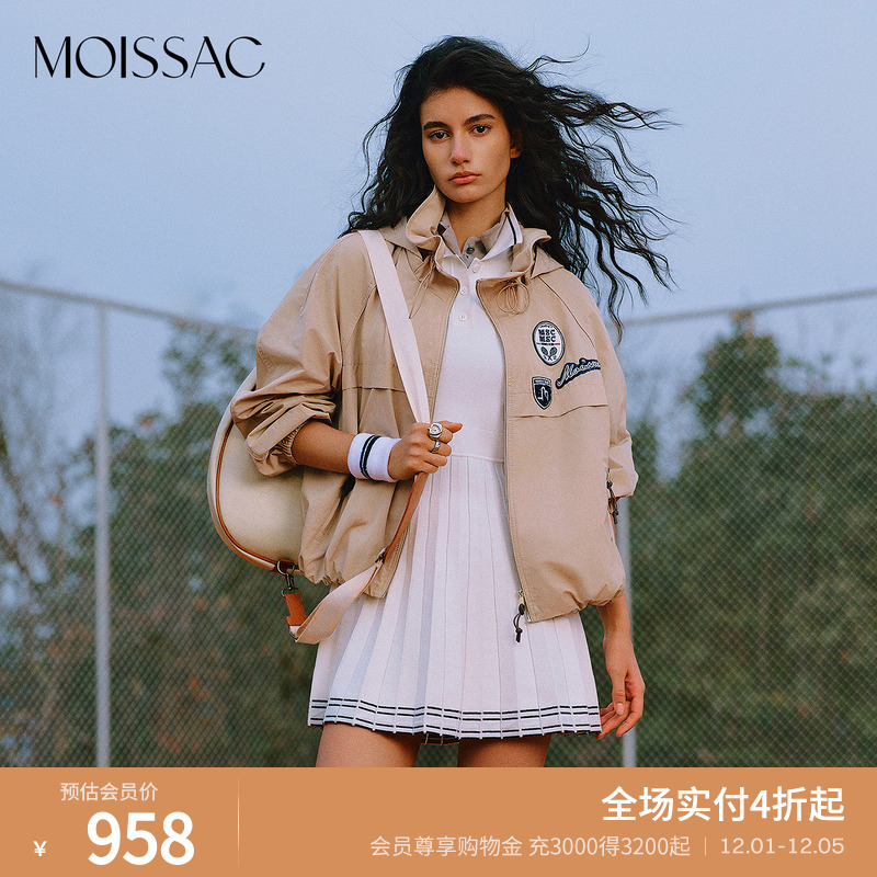 卡其色连帽运动休闲风外套