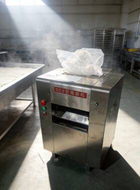 商用多功能揉面机厂家面团压皮包子铺餐饮面皮加工设备台式和面机