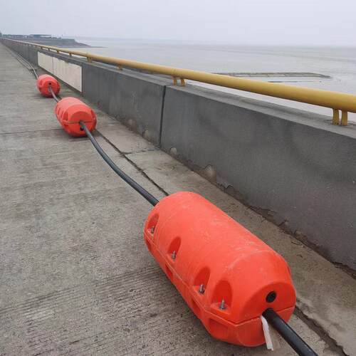 自然湖泊拉扯管线浮桶海底管道光缆禁止通行海湾游客码头拦污浮筒