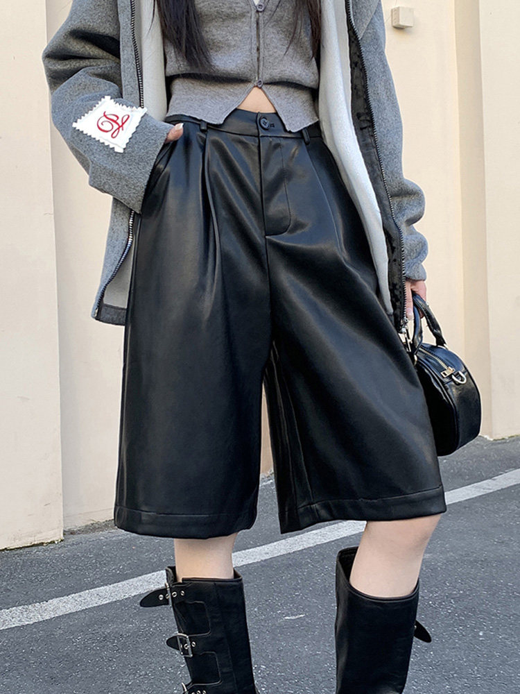 Plus-Size Coffee-Colored Pu Leather Shorts for Women, Suitable for Autumn and Winter, High-Waisted A-Line Boot Shorts, Loose and Slimming Wide-Leg Knee-Length Shorts for Curvy Women