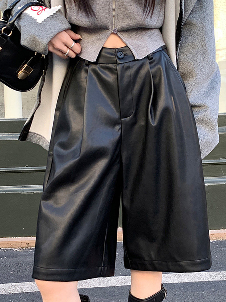 Plus-Size Coffee-Colored Pu Leather Shorts for Women, Suitable for Autumn and Winter, High-Waisted A-Line Boot Shorts, Loose and Slimming Wide-Leg Knee-Length Shorts for Curvy Women