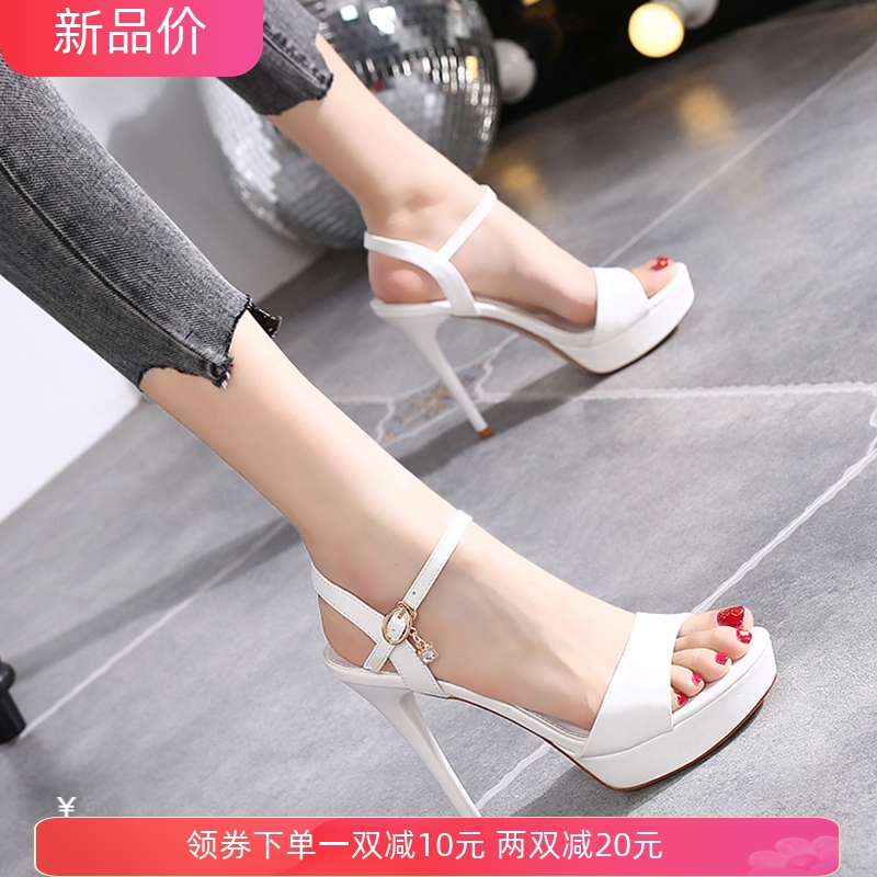 百搭黑色防水台小码一字带超高跟