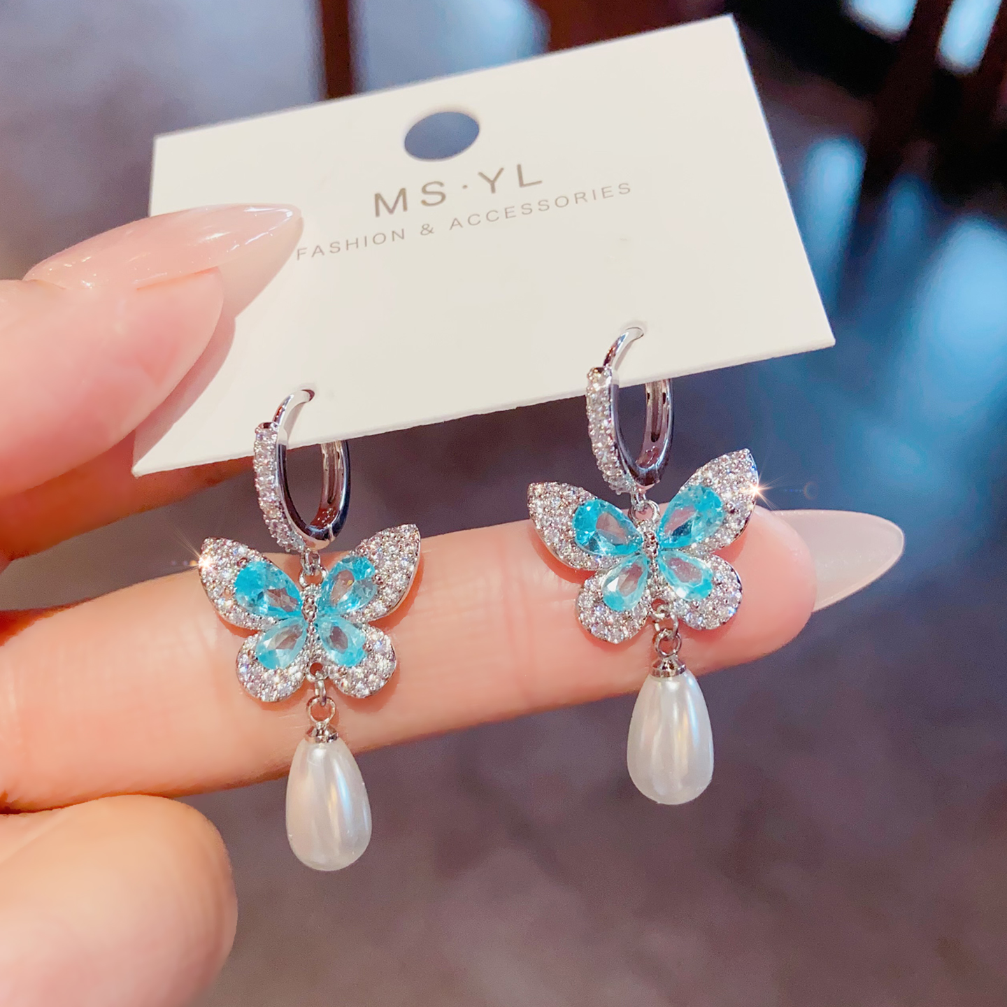 轻奢气质银色蝴蝶珍珠耳环2025新款爆款高级感防丢耳扣无耳洞耳夹