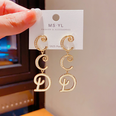 小众设计感CD字母耳钉女个性简约耳饰秋冬高级感轻奢耳环爆款耳坠