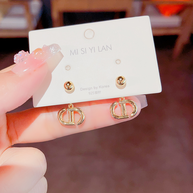 设计感字母耳环小众法式耳钉
