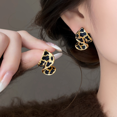 巨好看不规则秋冬耳环耳钉2025新款爆款高级感轻奢气质大气耳饰女