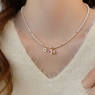 马到成功小马铜钱珍珠秋冬毛衣链项链女款2026新款毛衣装饰配饰女