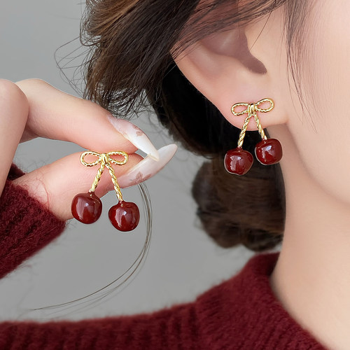 新款红色樱桃耳环简约设计感耳饰