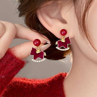 马年小马生肖红色耳环无耳洞耳夹独特漂亮耳钉2026新款爆款高级感