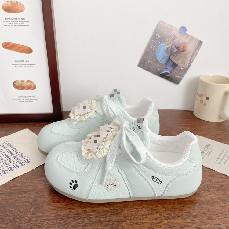 感小众皮面小白鞋女2026新款春款板鞋配裙子的鞋子百搭德训鞋