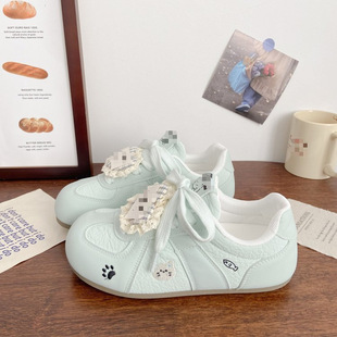 感小众皮面小白鞋女2026新款春款板鞋配裙子的鞋子百搭德训鞋