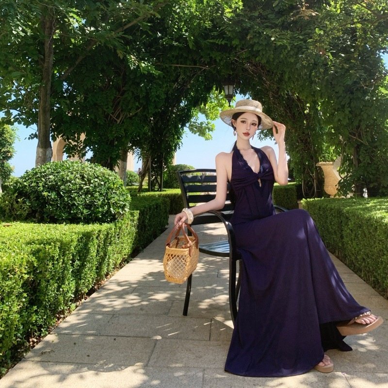 夏安若法式蓝色海边度假裙露背连衣裙女V领设计感小众礼服长款挂
