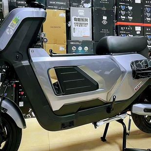 适用深远GT1中箱原厂无损直上中置箱加贴花大容量前置储物箱改装