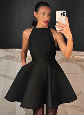 法式黑色高级感露背蝴蝶结气质背影挂脖缎面连衣裙带口袋设计短裙